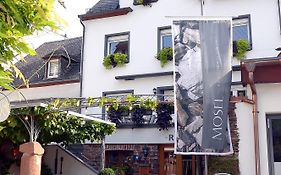 Wein- Und Gaestehaus M. Bai
