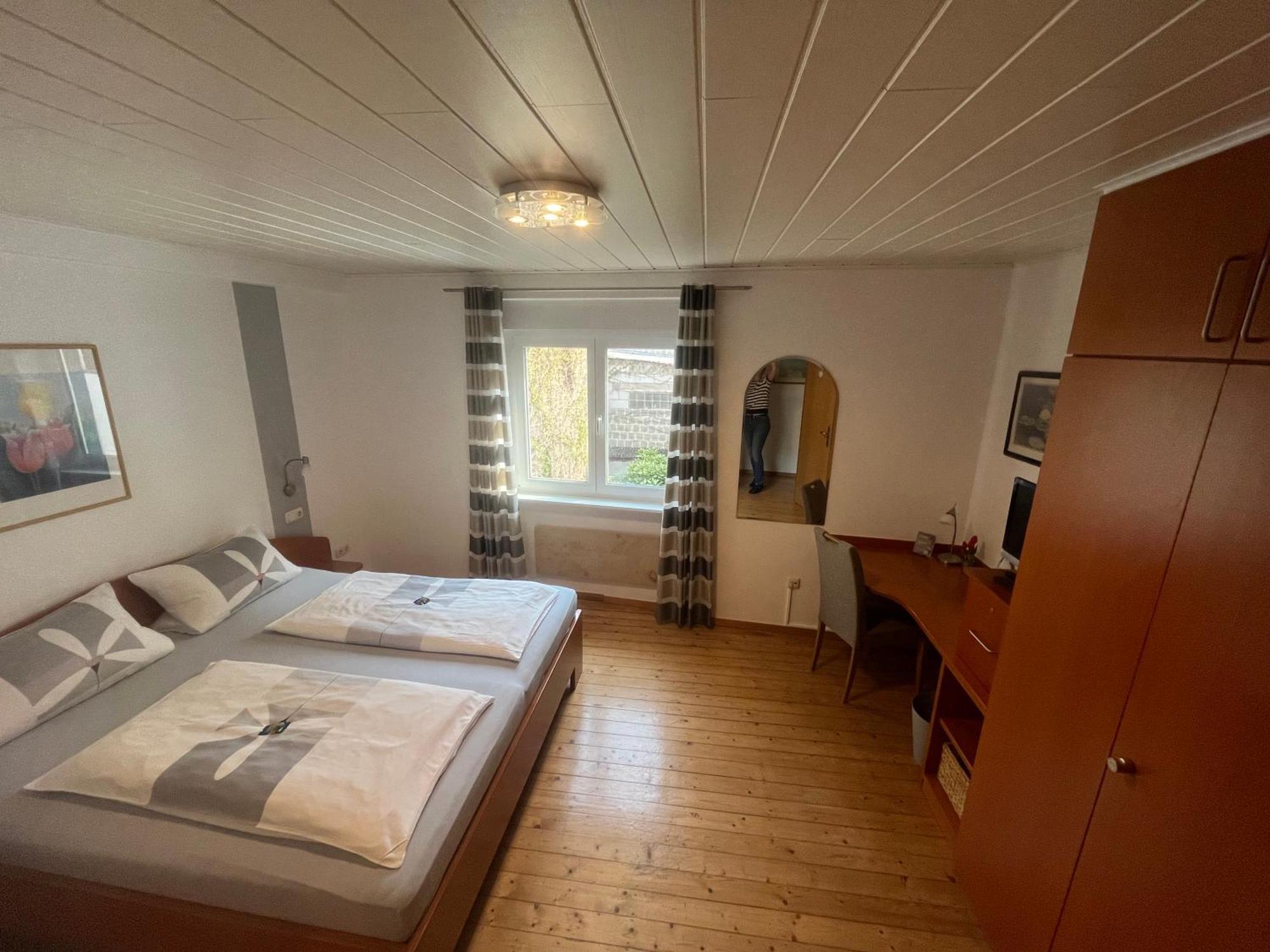 Wein- Und Gaestehaus M. Bai Mesenich Eksteriør billede