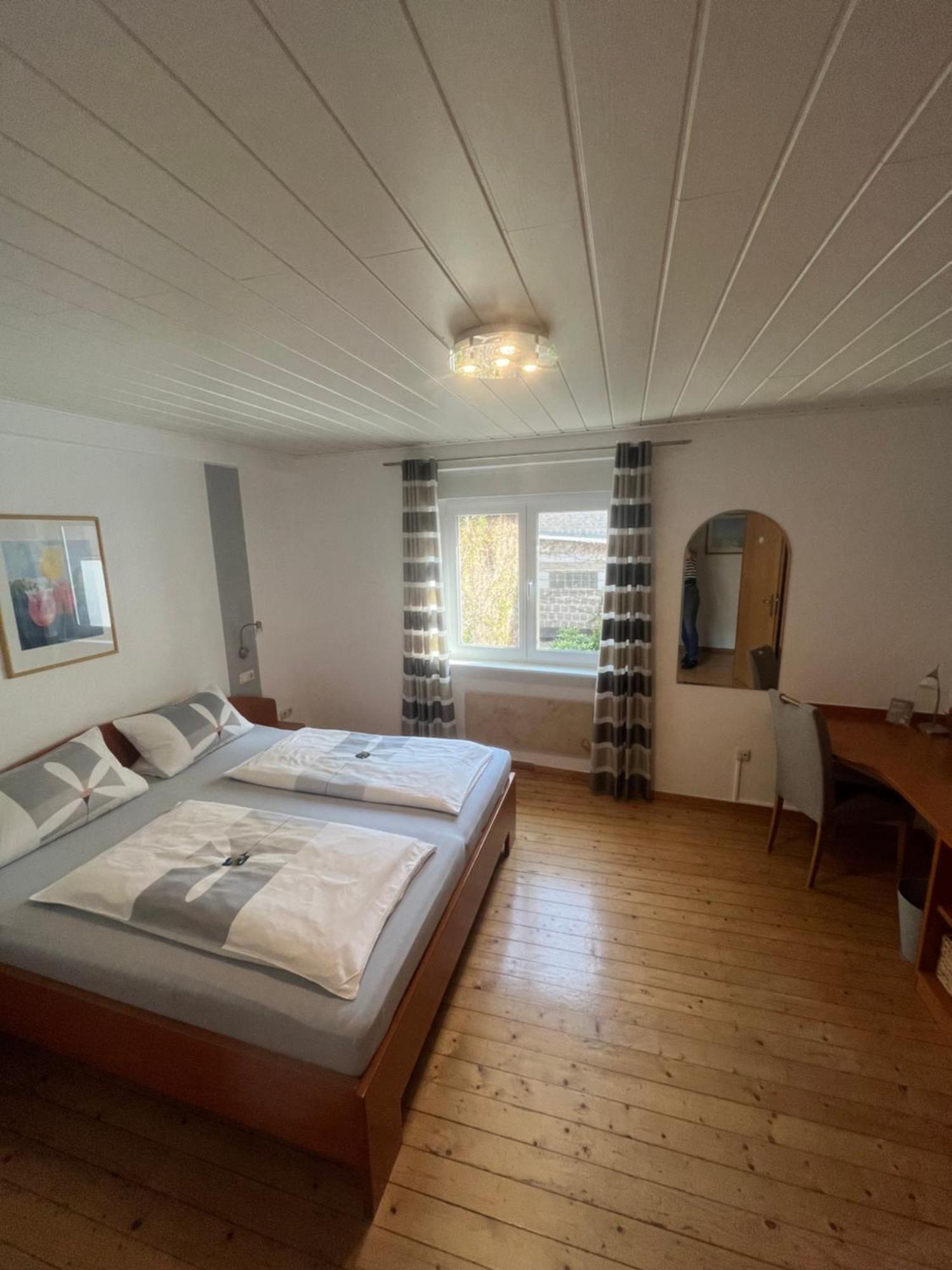 Wein- Und Gaestehaus M. Bai Mesenich Eksteriør billede