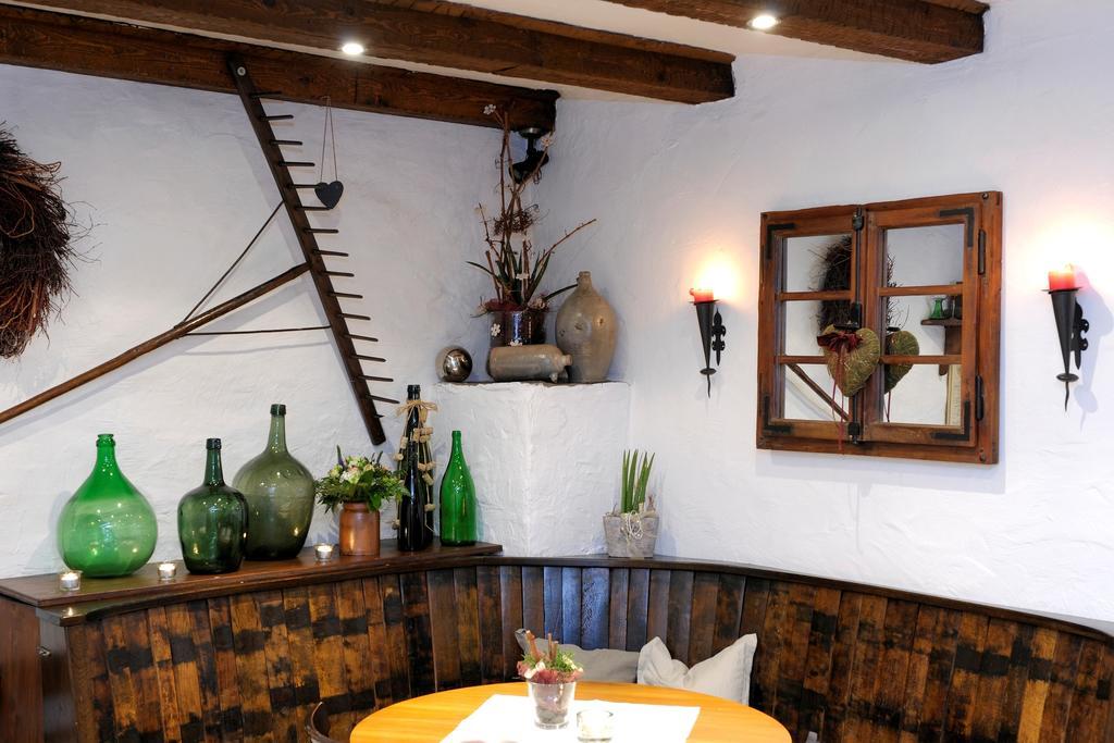Wein- Und Gaestehaus M. Bai Mesenich Eksteriør billede